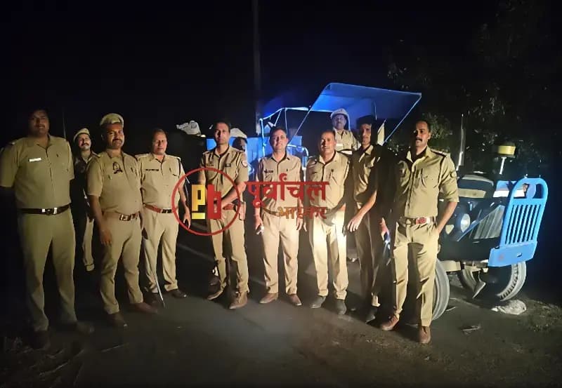 Chandauli News: वन विभाग व पुलिस की संयुक्त टीम ने पकड़ी पत्थर लदी ट्रैक्टर ट्राली.