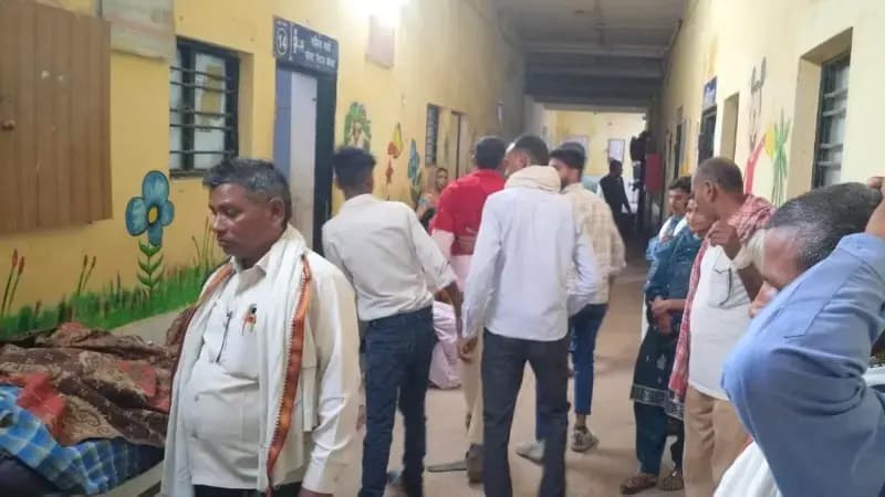 Sonbhadra News: आकाशीय बिजली से किसान की मौत, 3 घंटे एंबुलेंस सुविधा न मिलने पर उठे सवाल.