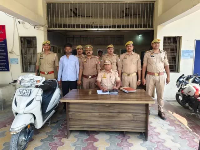 Chandauli News: ब्लेजर बनाने की रंजिश में स्कूटी लूट, मुगलसराय पुलिस ने आरोपी दबोचा.