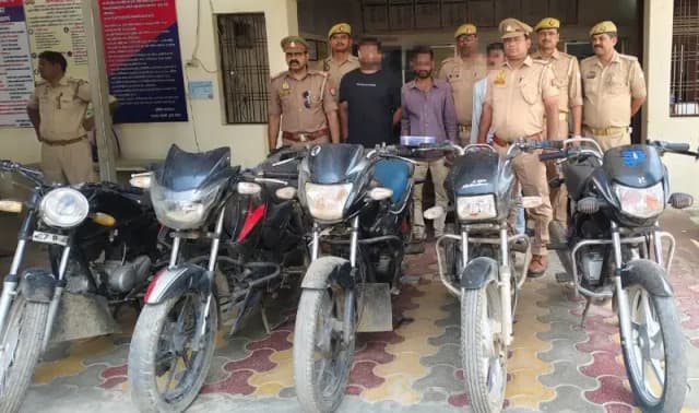 Chandauli News: मुगलसराय पुलिस ने पकड़ा अंतरजनपदीय ऑटो लिफ्टर गैंग, 5 चोरी की बाइक बरामद.