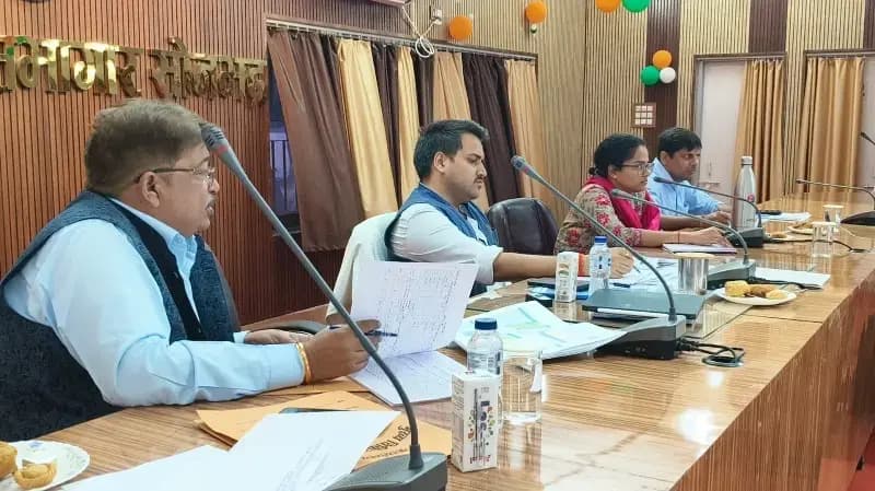 Sonbhadra News: जिला स्वास्थ्य समिति की बैठक सम्पन्न, सैम-मैम बच्चों और संस्थागत प्रसव पर विशेष जोर.