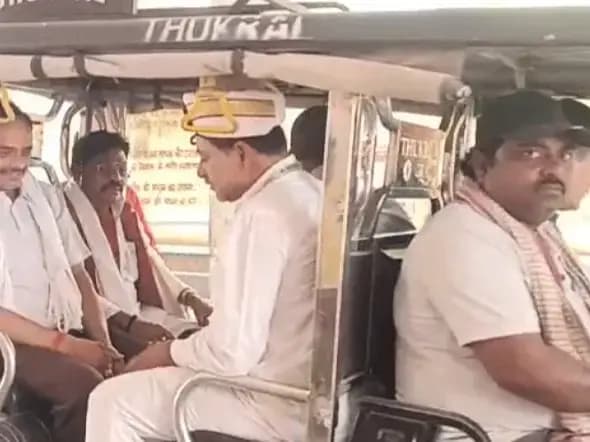 Sonbhadra News: राज्यमंत्री संजीव कुमार गोंड टोटो से पहुंचे सीएचसी चोपन, पीएम मोदी के ईंधन की खपत के संदेश का दिखा असर.