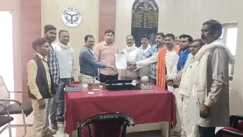 Sonbhadra News: चुनाव तक ग्राम प्रधानों को ही मिले प्रशासकीय अधिकार.