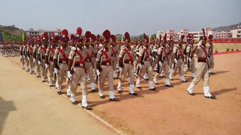 Chandauli News: सीआरपीएफ ग्रुप सेंटर में बिहार पुलिस के 569 जवानों दीक्षांत परेड सम्पन्न.