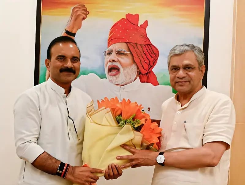 Chandauli News: रेल मंत्री से मिले विधायक सुशील सिंह, सैयदराजा क्षेत्र की रेल समस्याओं और अंडरपास निर्माण की उठाई मांग.