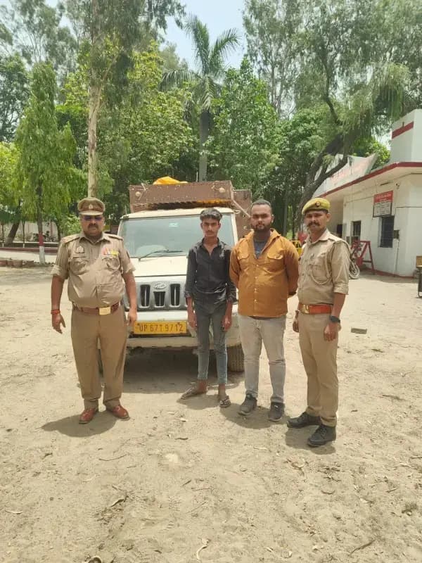 Sonbhadra News: चोरी की 40 कुंतल सरिया सहित पिकअप बरामद, दो आरोपी गिरफ्तार.