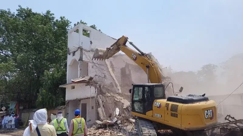 Chandauli News: मुगलसराय सड़क चौड़ीकरण पर हाईकोर्ट का बड़ा फैसला, फिर तेज होगी ध्वस्तीकरण कार्रवाई.