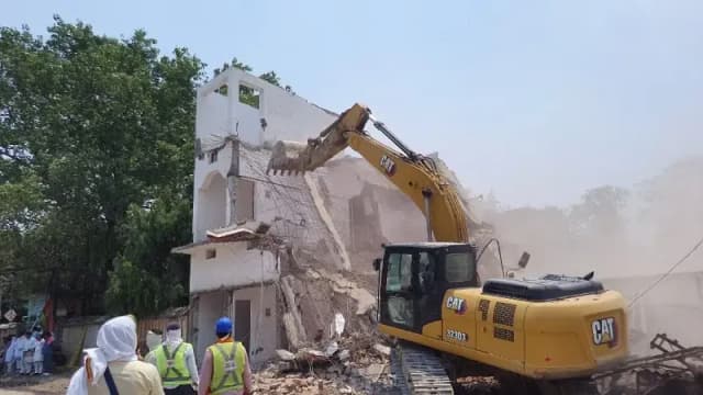 Chandauli News: मुगलसराय सड़क चौड़ीकरण पर हाईकोर्ट का बड़ा फैसला, फिर तेज होगी ध्वस्तीकरण कार्रवाई.