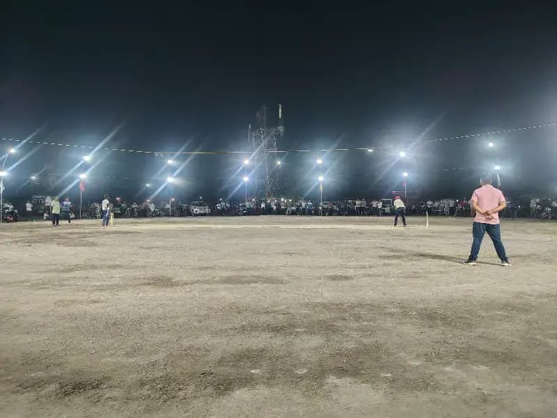 Sonbhadra News: सेमीफाइनल मुकाबले में रेलवे सुपर वाइजर और टीचर टीम ने मारी बाजी.