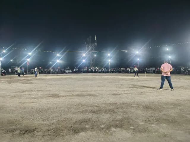 Sonbhadra News: सेमीफाइनल मुकाबले में रेलवे सुपर वाइजर और टीचर टीम ने मारी बाजी.