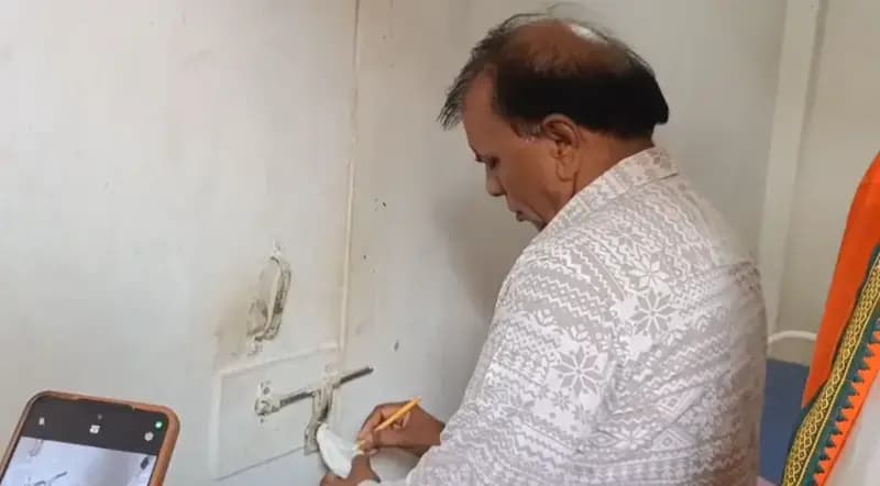Sonbhadra News: प्रसूता की मौत के बाद प्रशासन का बड़ा एक्शन, अवैध ग्लोबल हॉस्पिटल सील, संचालक पर एफआईआर.