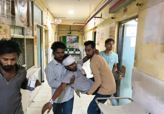 Chandauli News: क्रिकेट मैच में बॉलिंग को लेकर विवाद, युवक पर बैट-स्टंप से हमला, मुकदमा दर्ज.