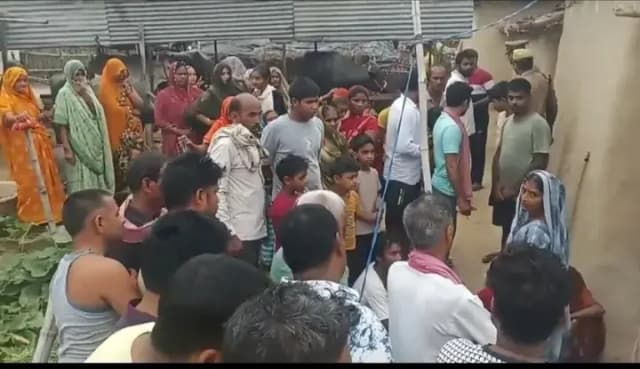 Chandauli News: घर के बाहर चारपाई पर सो रहे युवक की कुल्हाड़ी से काटकर हत्या, गांव में सनसनी.