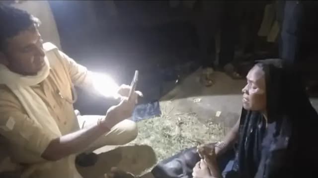 Sonbhadra News: संदिग्ध परिस्थितियों में ग्रामीण की मौत, पत्नी ने पोस्टमार्टम कर निष्पक्ष जांच की मांग की.