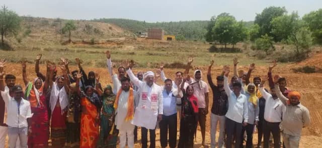 Sonbhadra News: नहर निर्माण को लेकर किसानों में नाराजगी, आंदोलन की चेतावनी.