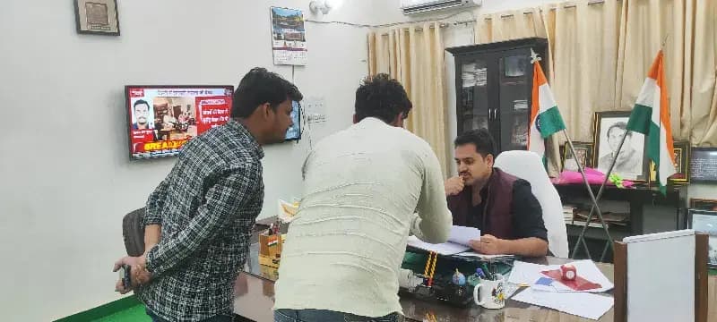 Sonbhadra News: आईजीआरएस शिकायतों में लापरवाही पर डीएम सख्त, जल निगम ग्रामीण का वेतन रोका.