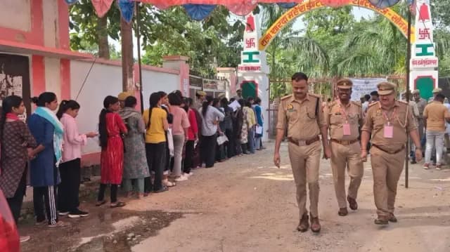 Sonbhadra News: आरक्षी भर्ती परीक्षा के अंतिम दिन एएसपी ने किया परीक्षा केंद्रों का निरीक्षण, सुरक्षा व्यवस्था का लिया जायजा.