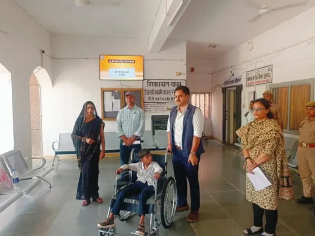 Sonbhadra News: जनसुनवाई में दिखी संवेदनशीलता, डीएम ने दिव्यांग छात्र को दी नई उड़ान.
