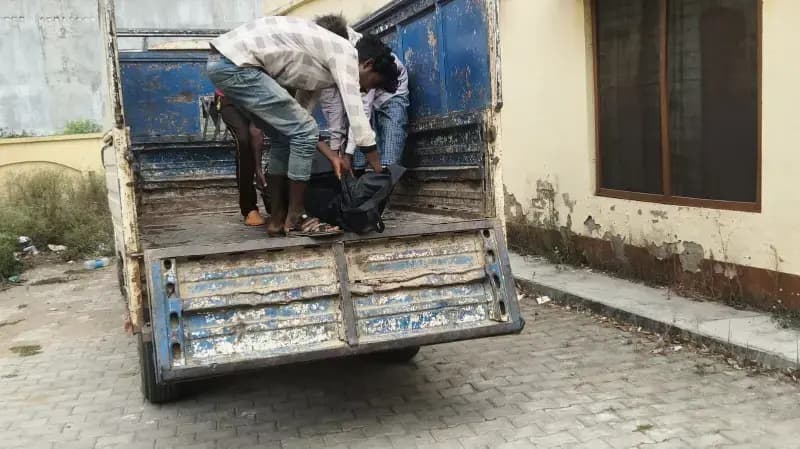 Sonbhadra News: दर्दनाक सड़क हादसा, नाले में गिरने से 30 वर्षीय युवक की मौत.