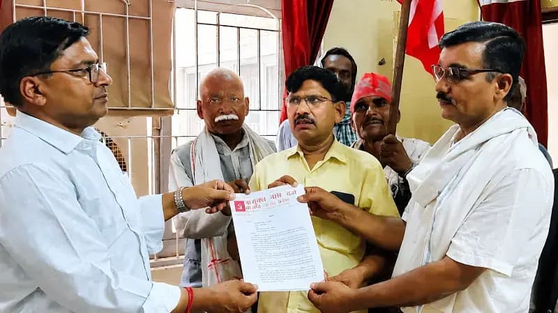 Sonbhadra News: विदेश नीति और अमेरिकी कार्रवाई के विरोध में प्रदर्शन, तीन भारतीय नाविकों की मौत पर वामदलों ने उठाई आवाज.