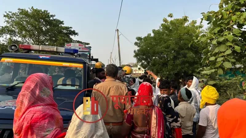 Chandauli News: कोटे की दुकान के चयन को लेकर हंगामा, ग्रामीणों ने लगाया अनियमितता का आरोप, आधे घंटे जाम रही सड़क.