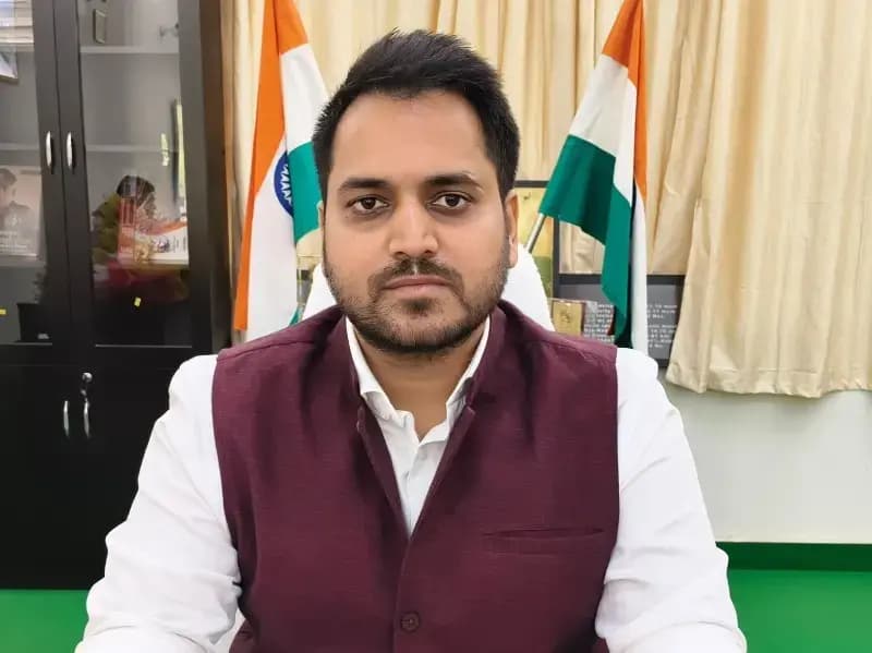 Sonbhadra News: अब तय स्थल पर ही होंगे धरना-प्रदर्शन, डीएम चर्चित गौड़ का आदेश जारी.