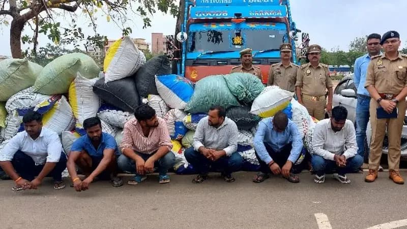 Sonbhadra News: गांजा तस्करी के बड़े नेटवर्क का भंडाफोड़, 6 गिरफ्तार, मोबाइल नंबर बदलकर कर रहे थे शातिर तरिके से तस्करी.