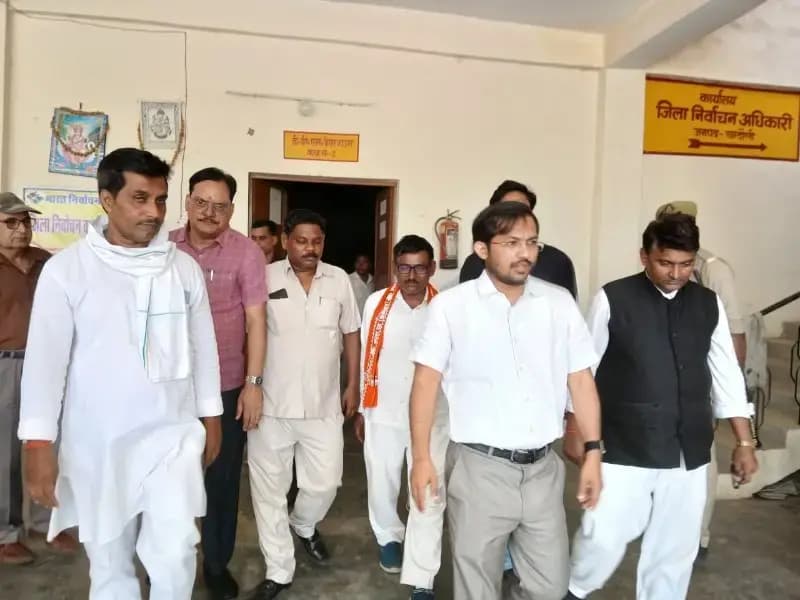 Chandauli News: डीएम ने किया ईवीएम वेयरहाउस का निरीक्षण, सुरक्षा व्यवस्था को परखा.