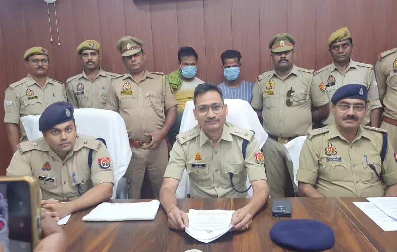 Chandauli News: ट्रक में छिपाकर लाई जा रही 501 किलो गांजा बरामद, बिहार के दो तस्कर गिरफ्तार.