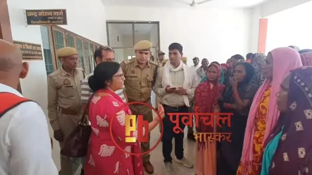Chandauli News: शराब की दुकान के विरोध में सैकड़ों वनवासी महिलाओं ने घेरा डीएम कार्यालय.