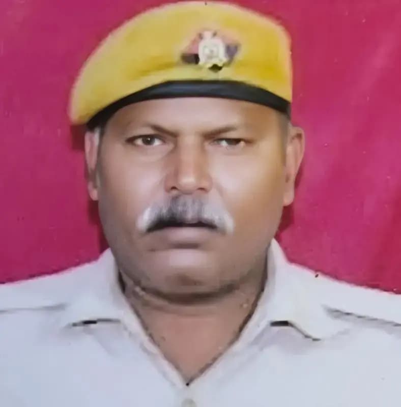 Chandauli News: अलीनगर थाने में तैनात होमगार्ड जवान की संदिग्ध मौत, घर के बरामदे में मिला शव.