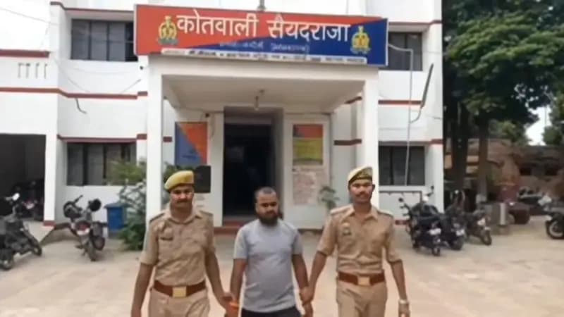 Chandauli News: 25 हजार का इनामी गिरफ्तार, गो-तस्करी नेटवर्क से करोड़ों के संदिग्ध लेनदेन का खुलासा.