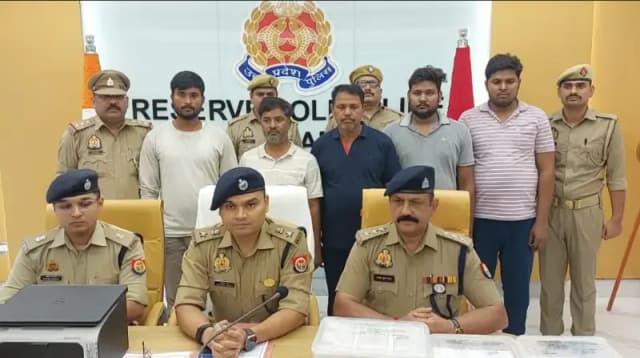 Sonbhadra News: पुलिस ने फर्जी खनिज परमिट बनाने वाले गिरोह का किया भंडाफोड़, करीब एक हजार प्रयुक्त खनिज परमिट जब्त.