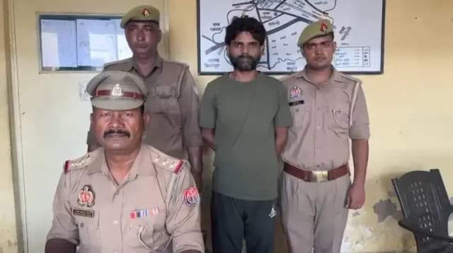 Chandauli News: 14 साल से फरार 50 हजार का इनामी गिरफ्तार.