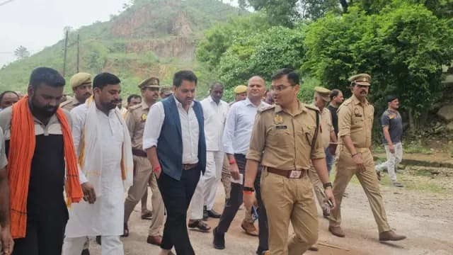 Sonbhadra News: डाला मलिन बस्ती भूमि विवाद: डीएम-एसपी के सामने फूटा रहवासियों का दर्द, बेदखली का जताया डर.