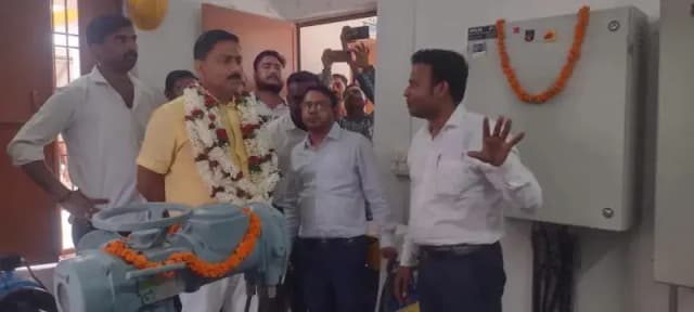 Chandauli News: जल जीवन मिशन की प्रगति पर विधायक रमेश जायसवाल ने किया ओवरहेड टैंकों का निरीक्षण.
