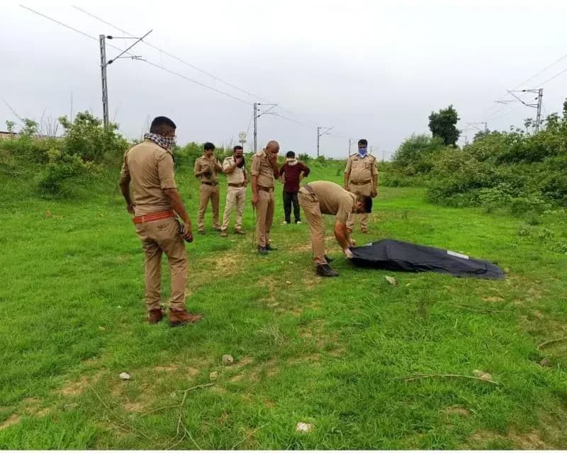 Sonbhadra News: रेलवे ट्रैक किनारे अज्ञात युवक का सड़ा-गला शव मिलने से सनसनी.