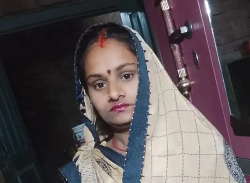 Chandauli News: 11 हजार वोल्ट लाइन की चपेट में आने से विवाहिता की मौत, देवर-देवरानी भी झुलसे.