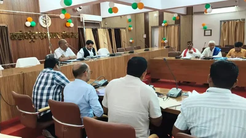 Sonbhadra News: मतदान केंद्रों के आलेख्य प्रकाशन पर राजनीतिक दलों के साथ बैठक, 21 में 8 प्रस्ताव स्वीकृत.