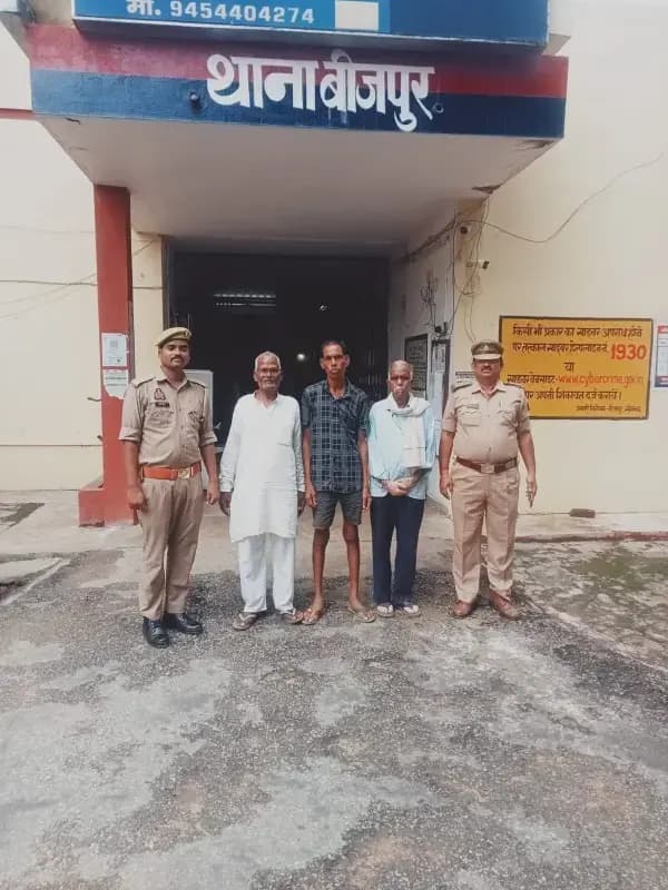 Sonbhadra News: बीजपुर पुलिस ने तीन वारंटियों को किया गिरफ्तार, न्यायालय भेजा.