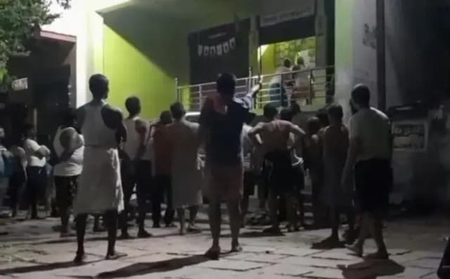 Chandauli News: व्यापार मंडल पदाधिकारियों के विवाद का वीडियो वायरल, मारपीट के आरोप, जांच मे जुटी पुलिस.