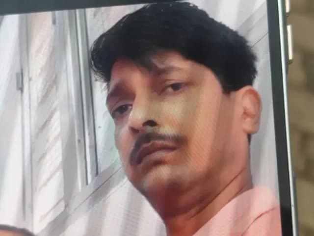 Chandauli News: खेत में काम कर रहे किसान पर गिरी आकाशीय बिजली, मौके पर मौत.