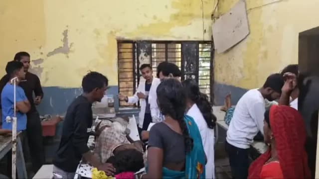 Sonbhadra News: चलती एक्सप्रेस से गिरा युवक, हालत गंभीर.