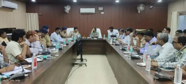 Chandauli News: श्रावण मास को लेकर प्रशासन अलर्ट, पीस कमेटी बैठक में सुरक्षा और सुविधाओं पर बनी रणनीति.