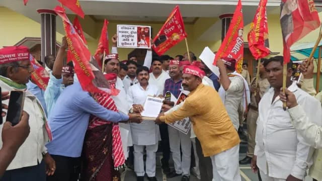Sonbhadra News: अनुसूचित जाति प्रमाणपत्र की मांग को लेकर निषाद समाज ने सौंपा ज्ञापन.