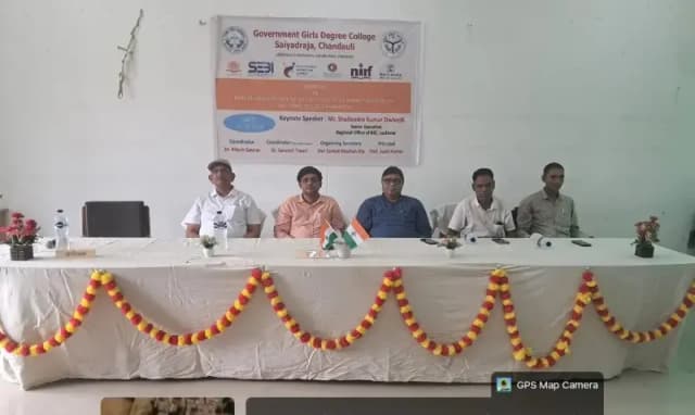 Chandauli News: राजकीय महिला महाविद्यालय में दीक्षारंभ समारोह शुरू, नई छात्राओं का तिलक और पुष्पवर्षा से हुआ स्वागत.