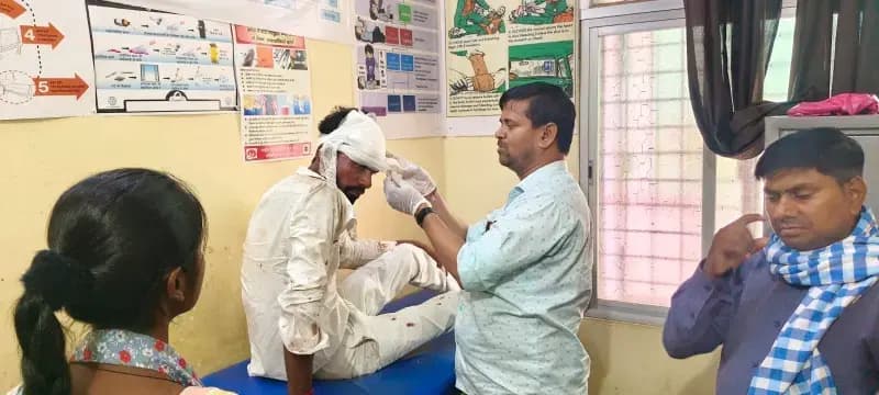 Chandauli News: सैलून में पहले बाल कटवाने को लेकर विवाद, शराब की बोतल से हमला कर युवक का सिर फोड़ा.