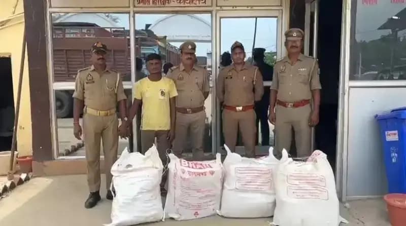 Chandauli News: 720 लीटर कोडीन कफ सिरप मामले में 25 हजार का इनामी गिरफ्तार, 80 लीटर और अवैध सिरप बरामद.
