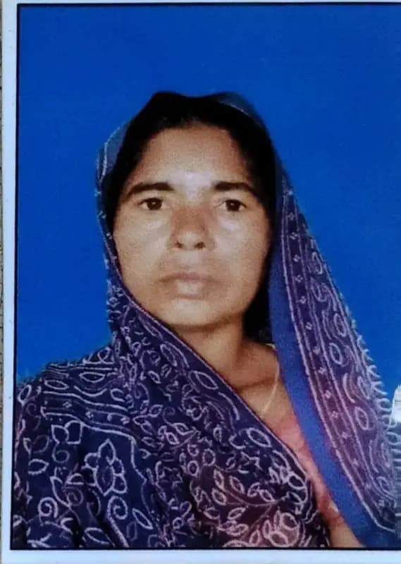 Sonbhadra News: पति की मौत के पांच साल बाद भी नहीं मिला किसान दुर्घटना योजना का लाभ, पीड़िता ने फिर लगाई गुहार.