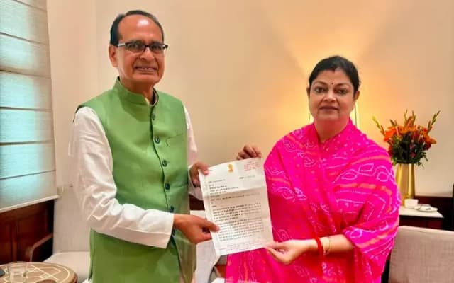 Chandauli News: चंदौली में धान बीज बैंक की मांग, सांसद दर्शना सिंह ने कृषि मंत्री शिवराज सिंह चौहान को सौपा पत्रक.